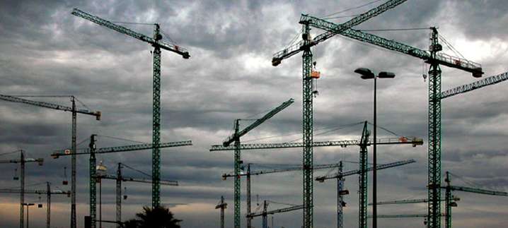 Las grúas vuelven a la carga, España consolida la recuperación del sector inmobiliario